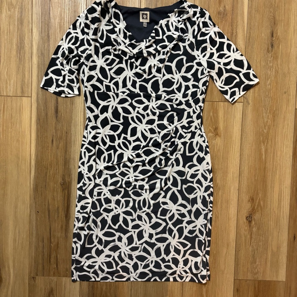 Anne Klein Navy sketched Floral Short Sleeve Cowl Neck Sheath dress size 10